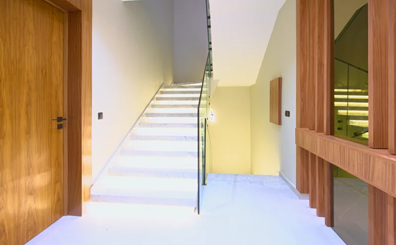 Entrance & stairs · Ground floor