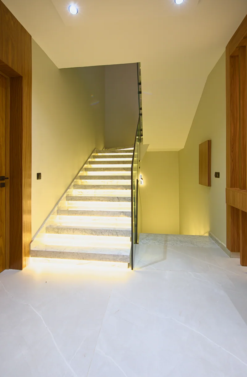 Entrance & stairs · Ground floor