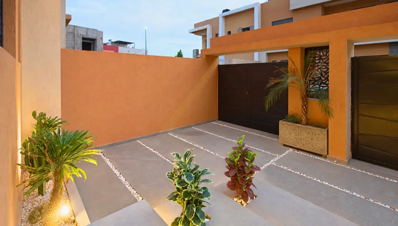 Entrance & stairs · Ground floor
