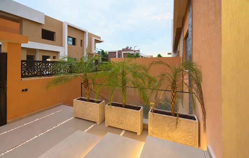 Entrance & stairs · Ground floor