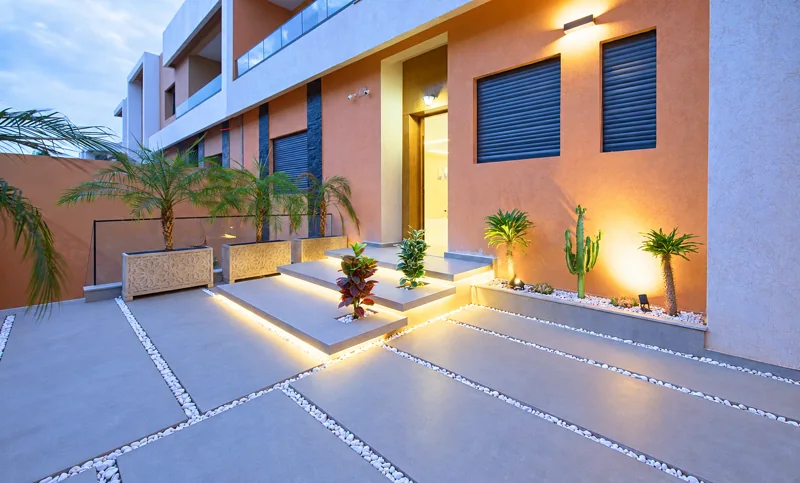 Entrance & stairs · Ground floor